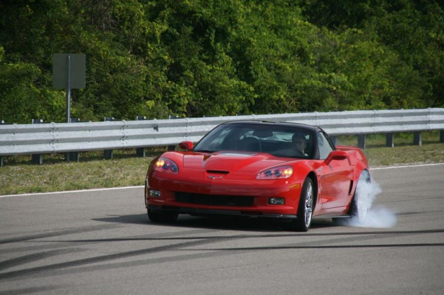  Chevrolet Covette ZR1 Tire Burn 2009 года  (фото 15 из 27)